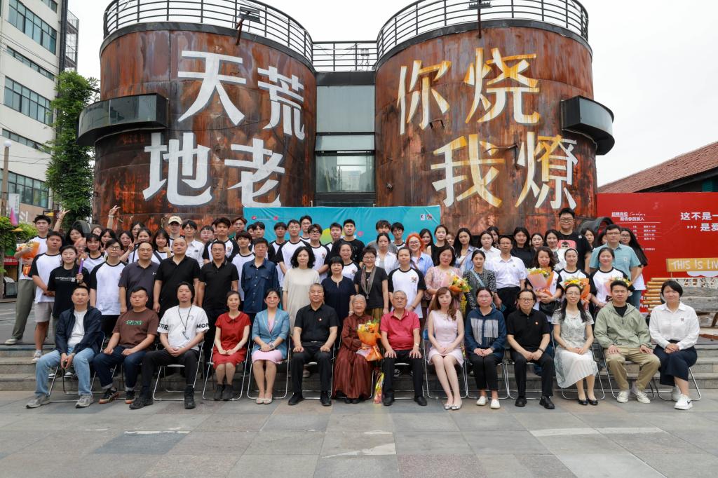 “无尽光芒”RAYBET在线登录平台2024届动画摄影毕业设计作品展开幕